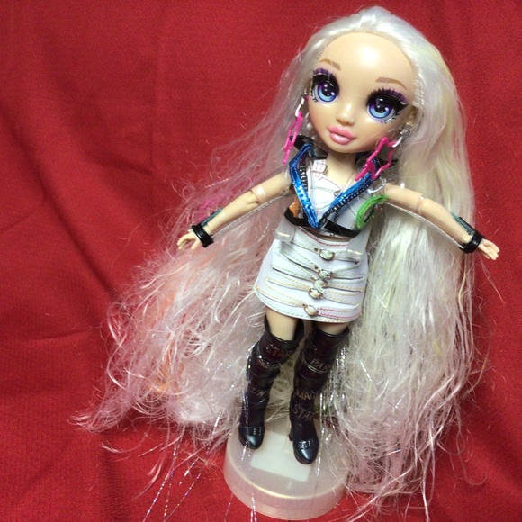 RAINBOW HIGH doll AMAYA - Picture 2 of 4